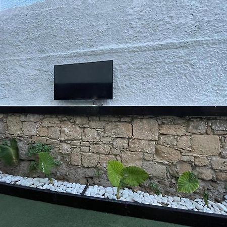 Premium Hostel Marina Пафос Екстер'єр фото