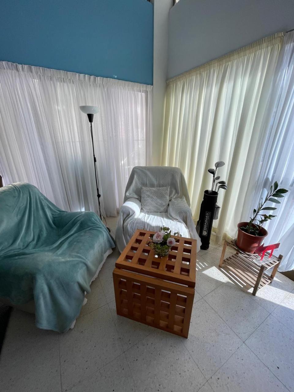 Premium Hostel Marina Пафос Екстер'єр фото