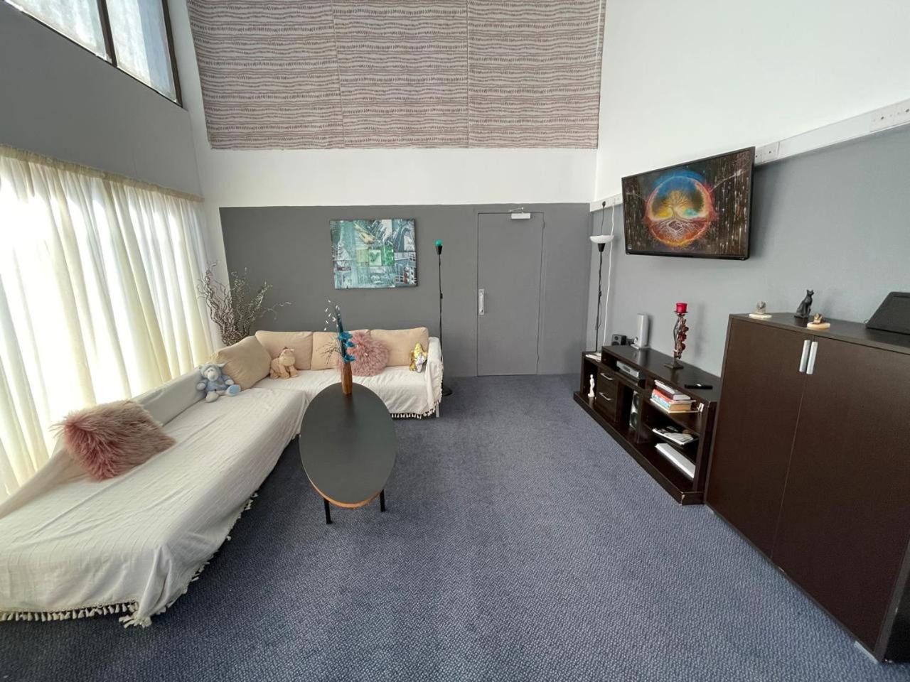 Premium Hostel Marina Пафос Екстер'єр фото