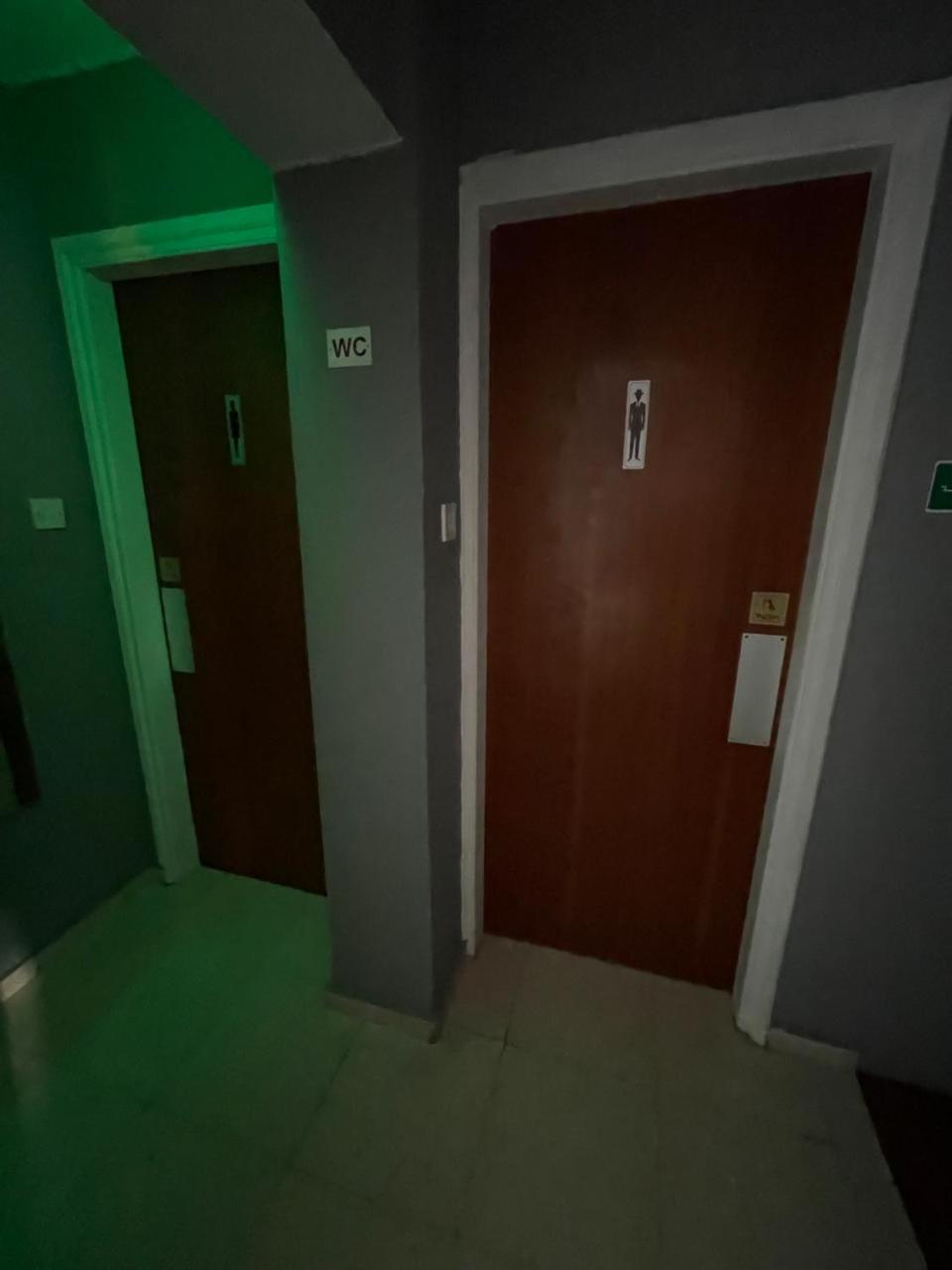 Premium Hostel Marina Пафос Екстер'єр фото