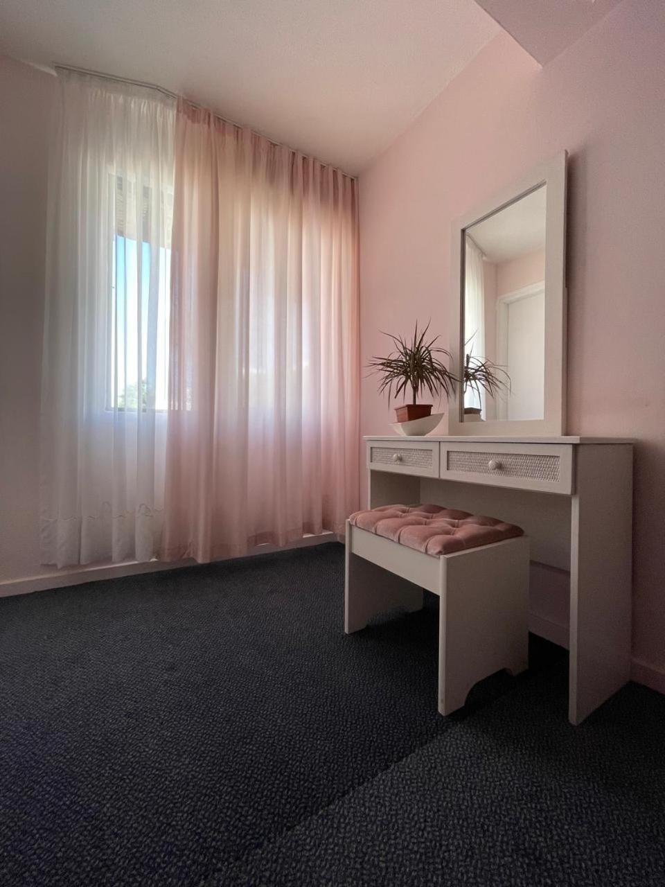 Premium Hostel Marina Пафос Екстер'єр фото