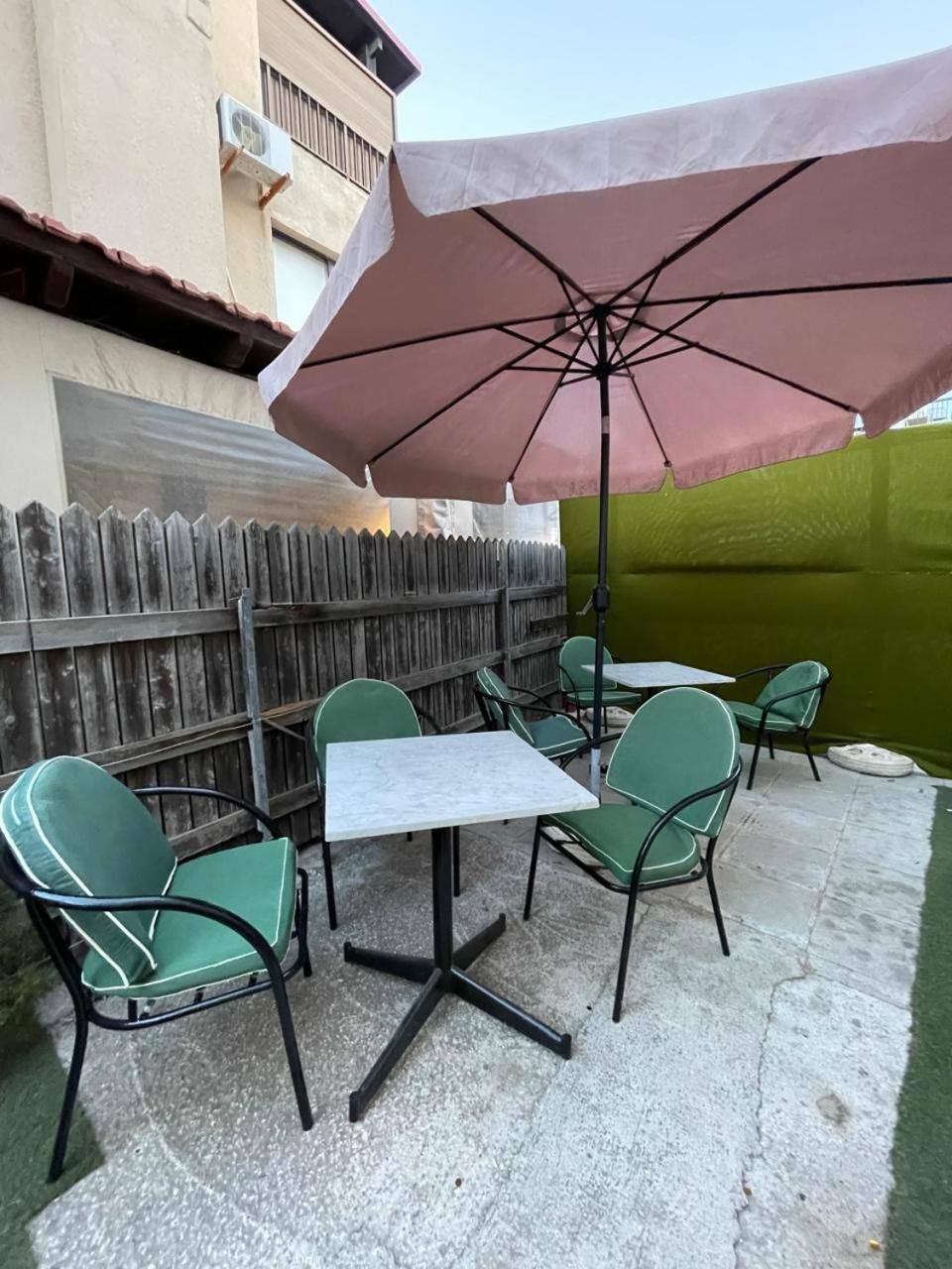 Premium Hostel Marina Пафос Екстер'єр фото